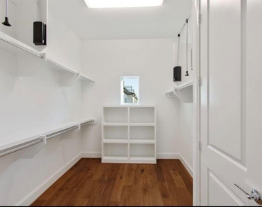 6037 Matthew Oaks Place - Photo Thumbnail 14