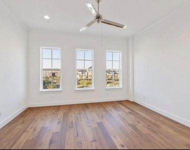 6037 Matthew Oaks Place - Photo Thumbnail 10
