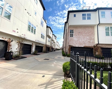 6037 Matthew Oaks Place - Photo Thumbnail 23