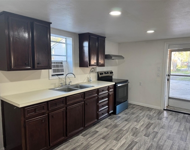 406 S 7th Street - Photo Thumbnail 8