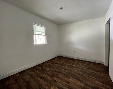 5104 39th Street - Photo Thumbnail 1