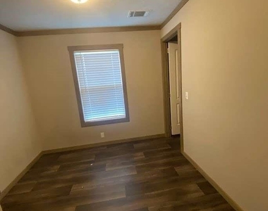 14 Laurel Court - Photo Thumbnail 10