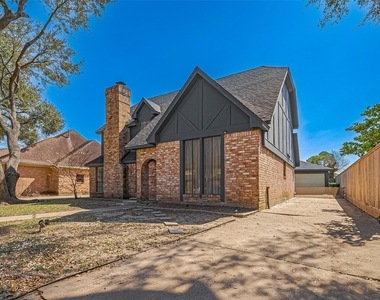 15211 Camino Del Sol Drive - Photo Thumbnail 1