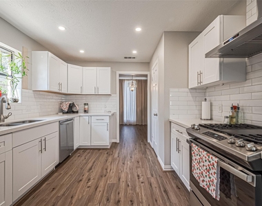 15211 Camino Del Sol Drive - Photo Thumbnail 2