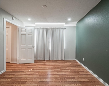 15211 Camino Del Sol Drive - Photo Thumbnail 32