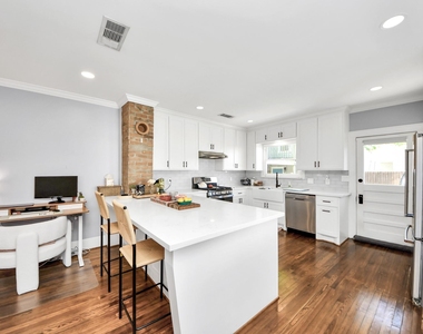 916 W Cottage Street - Photo Thumbnail 13