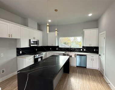 3101 Live Oak Street - Photo Thumbnail 1