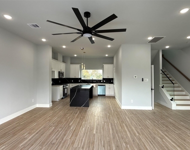 3101 Live Oak Street - Photo Thumbnail 3