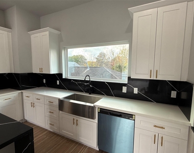 3101 Live Oak Street - Photo Thumbnail 22
