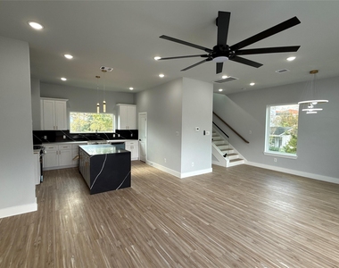 3101 Live Oak Street - Photo Thumbnail 4