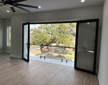 3101 Live Oak Street - Photo Thumbnail 5