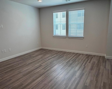 17318 N Eldridge Parkway - Photo Thumbnail 10
