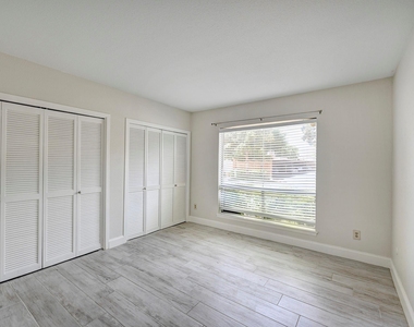 2230 S Piney Point Road - Photo Thumbnail 10