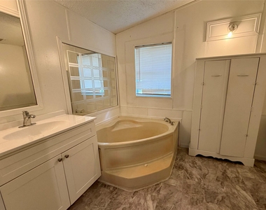 27614 Southland Drive - Photo Thumbnail 5