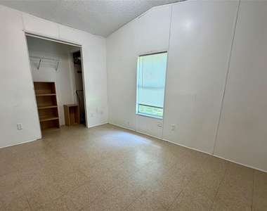 27614 Southland Drive - Photo Thumbnail 6
