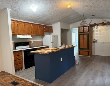 27614 Southland Drive - Photo Thumbnail 3