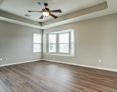 29362 Alba Rose Drive - Photo Thumbnail 3