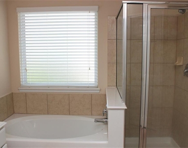 29362 Alba Rose Drive - Photo Thumbnail 4