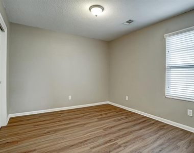29362 Alba Rose Drive - Photo Thumbnail 5