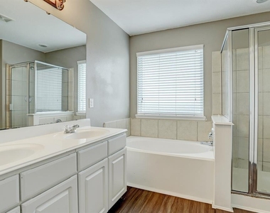 29362 Alba Rose Drive - Photo Thumbnail 6