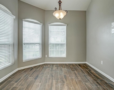 29362 Alba Rose Drive - Photo Thumbnail 2