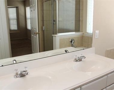 29362 Alba Rose Drive - Photo Thumbnail 8
