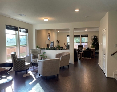 1172 Clonmore Court - Photo Thumbnail 4