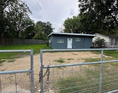 614 Ross Street - Photo Thumbnail 2