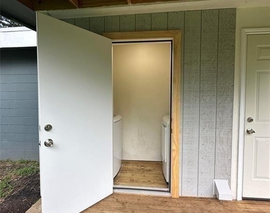 614 Ross Street - Photo Thumbnail 9
