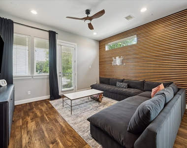 1412 Cleburne Street - Photo Thumbnail 8