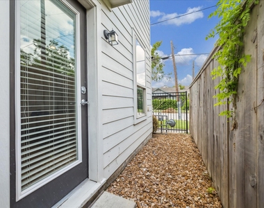 1412 Cleburne Street - Photo Thumbnail 29