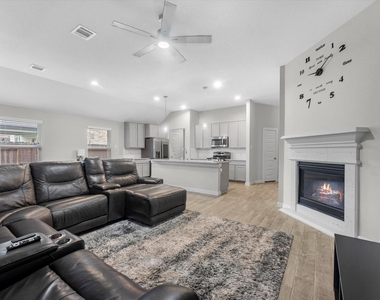 11702 Glossy Oak Lane - Photo Thumbnail 5