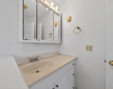 418 Texas Street - Photo Thumbnail 15