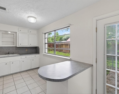 418 Texas Street - Photo Thumbnail 15