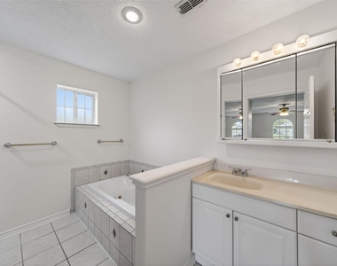 418 Texas Street - Photo Thumbnail 6