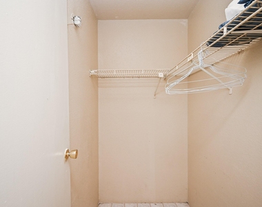 3900 Woodchase Drive - Photo Thumbnail 22