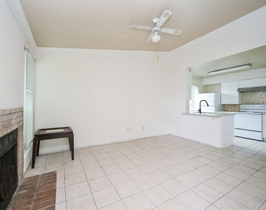 3900 Woodchase Drive - Photo Thumbnail 6