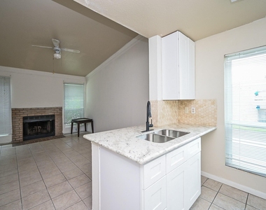 3900 Woodchase Drive - Photo Thumbnail 11