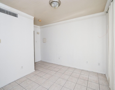 3900 Woodchase Drive - Photo Thumbnail 15