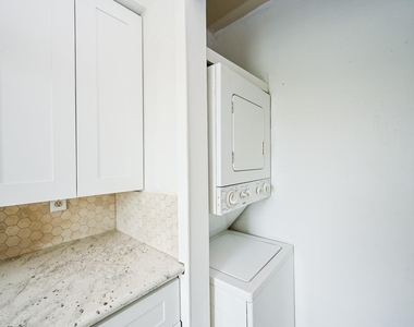 3900 Woodchase Drive - Photo Thumbnail 14
