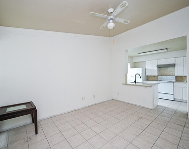 3900 Woodchase Drive - Photo Thumbnail 5
