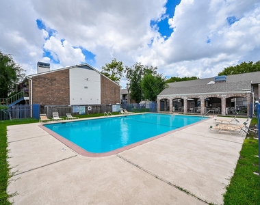 3900 Woodchase Drive - Photo Thumbnail 31