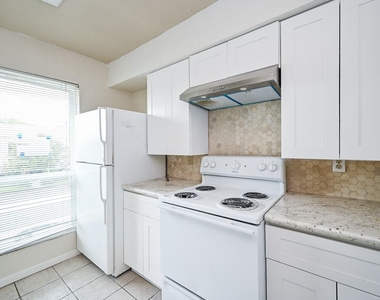 3900 Woodchase Drive - Photo Thumbnail 12