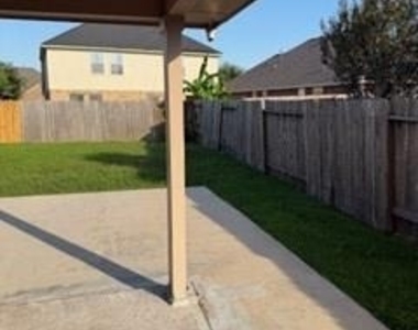 13714 Lacy Cove Court - Photo Thumbnail 9