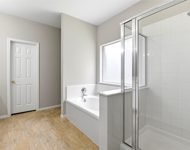 1107 Northgate Springs Drive - Photo Thumbnail 11