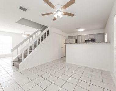 1902 Avenue B - Photo Thumbnail 3