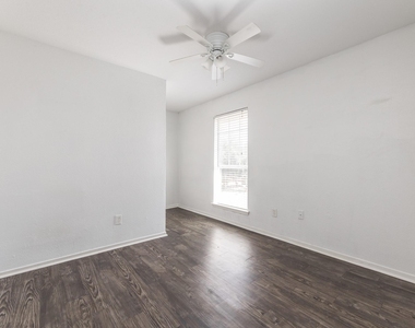 1902 Avenue B - Photo Thumbnail 18