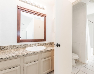 1902 Avenue B - Photo Thumbnail 16