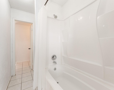 1902 Avenue B - Photo Thumbnail 21