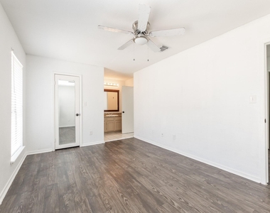 1902 Avenue B - Photo Thumbnail 15